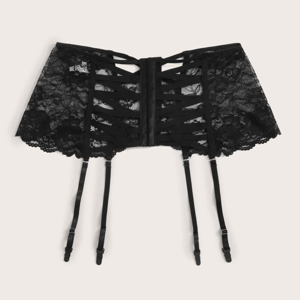 Plus Floral Lace Garter - Picture 2 of 6